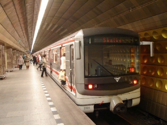 Поезд в метро, Прага